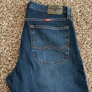 Men’s wrangler jeans relaxed boot fit